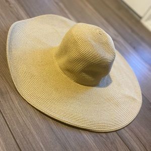 Large floppy hat in tan